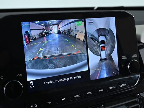 Certified 2024 Nissan Pathfinder SL image 18