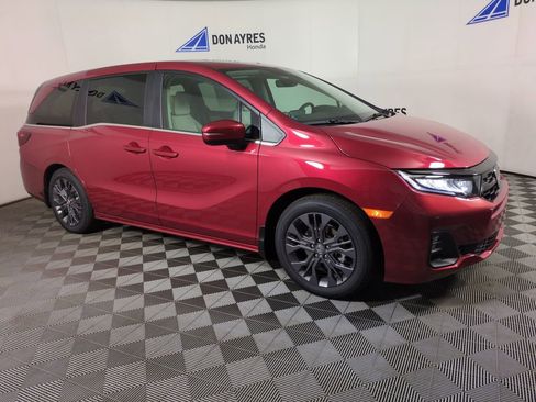 New 2026 Honda Odyssey Touring image 7