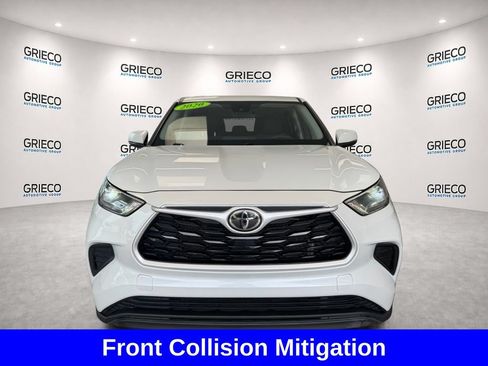 Used 2022 Toyota Highlander L FWD image 2