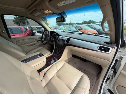 Used 2013 Cadillac Escalade Luxury AWD/4WD image 31