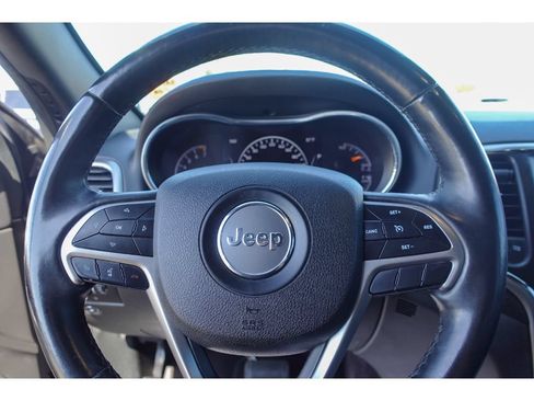 Used 2018 Jeep Grand Cherokee Altitude RWD image 13