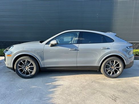 Certified 2026 Porsche Cayenne E-Hybrid Coupe AWD/4WD image 2