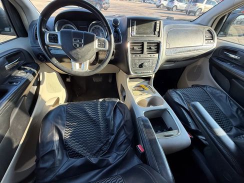 Used 2011 Dodge Grand Caravan Crew w/ Driver Convenience Group image 11