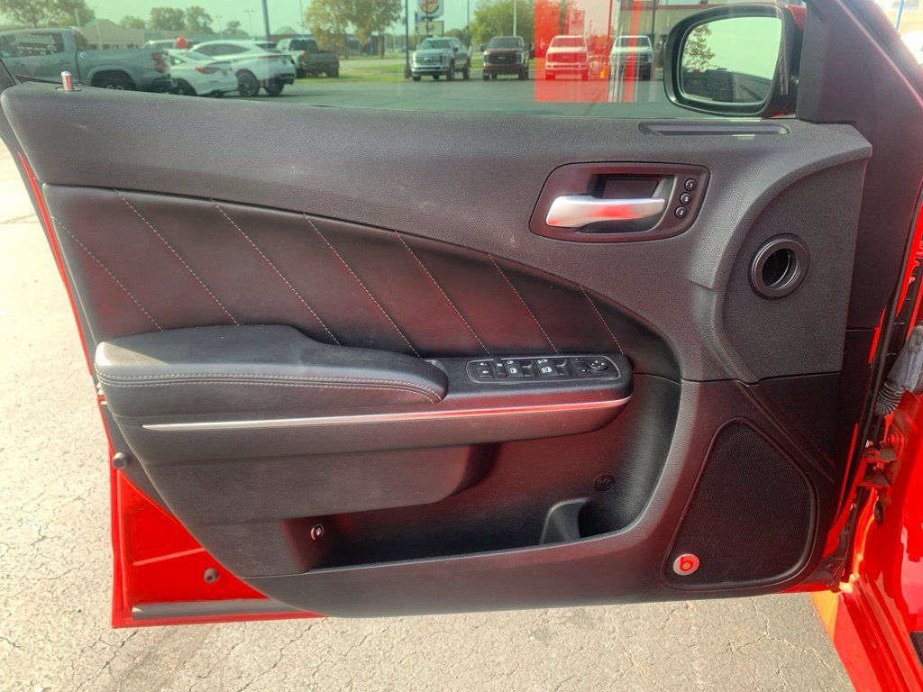 Used 2016 Dodge Charger R/T Scat Pack w/ Technology Group RWD image 33
