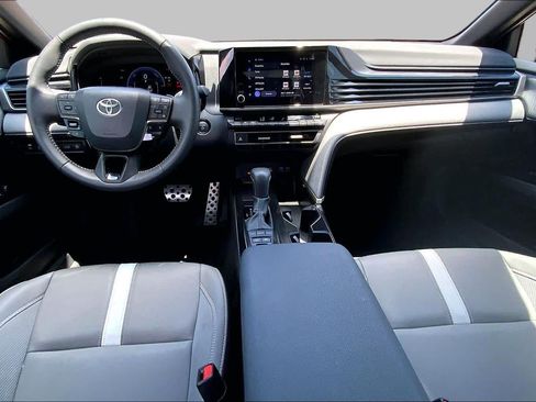 Used 2025 Toyota Camry SE w/ Convenience Package FWD image 15