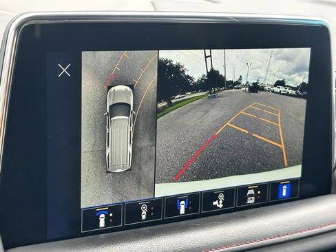 Used 2022 Chevrolet Suburban RST w/ Luxury Package image 12