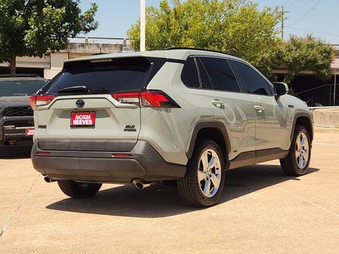 Used 2021 Toyota RAV4 XLE Premium AWD/4WD image 3