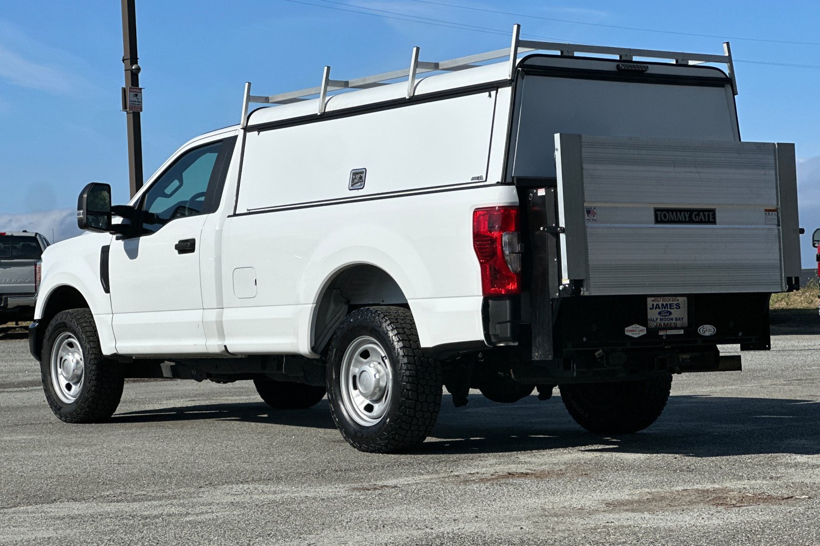 Used 2022 Ford F350 XL w/ Power Equipment Group RWD image 3