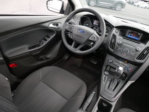 Used 2016 Ford Focus SE FWD image 9