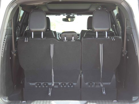 New 2025 Chrysler Pacifica Select AWD/4WD image 10