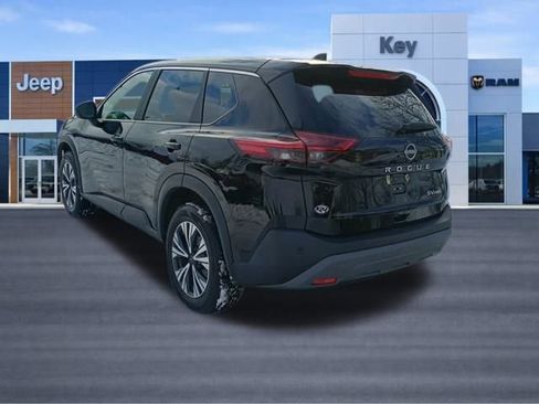 Used 2023 Nissan Rogue SV image 3