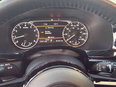 Used 2025 Nissan Pathfinder SL FWD image 13