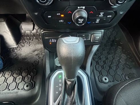 Used 2018 Jeep Renegade Latitude w/ Trailer Tow Group image 21