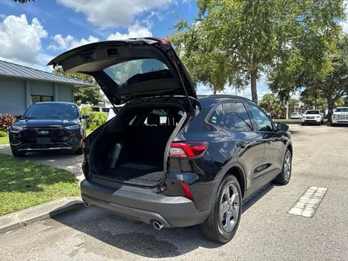 Used 2025 Ford Escape ST-Line FWD image 18