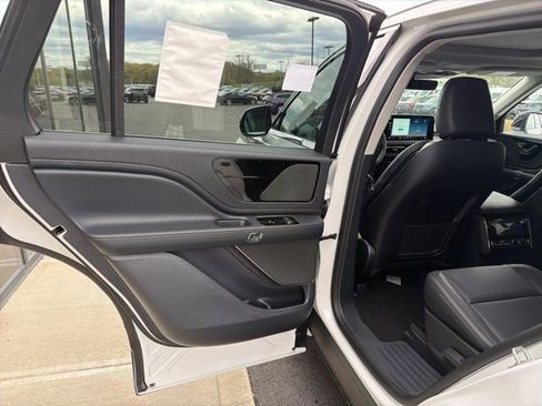 New 2026 Lincoln Aviator AWD image 11