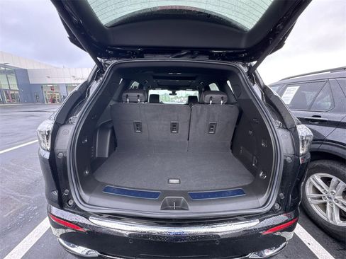 Used 2022 Buick Enclave Avenir w/ Avenir Technology Package image 31