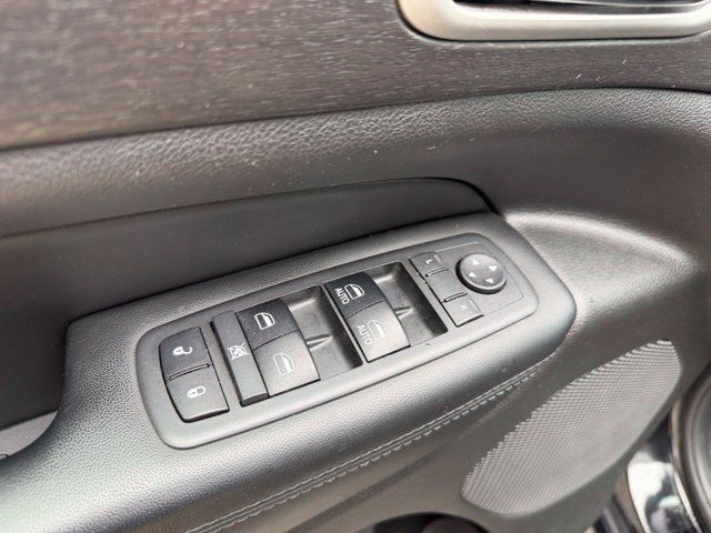 Used 2018 Jeep Grand Cherokee Altitude AWD/4WD image 33