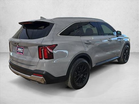 Used 2024 Kia Sorento S w/ Panoramic Sunroof Package image 5