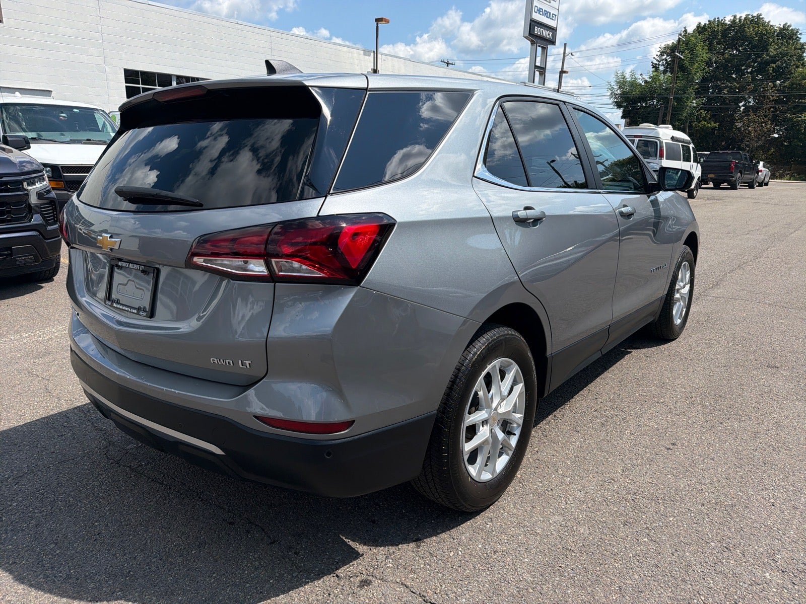 Used 2024 Chevrolet Equinox LT AWD/4WD image 5