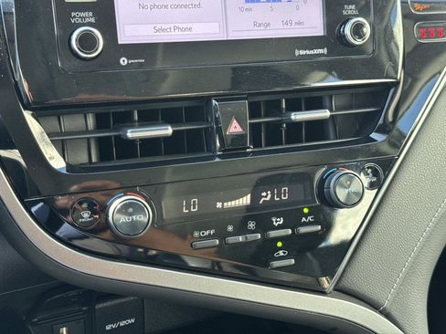 Used 2022 Toyota Camry SE w/ Carpet Mat Package (TMS) image 20