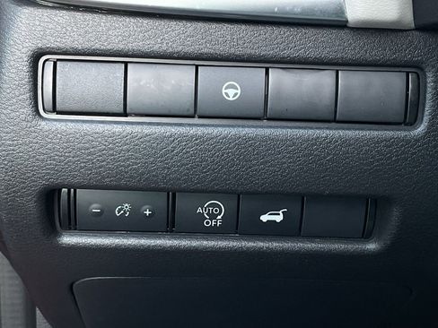 Used 2025 Nissan Rogue SV image 26