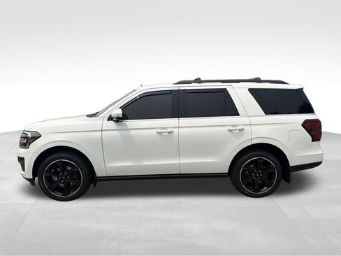 Used 2022 Ford Expedition Limited AWD/4WD image 2