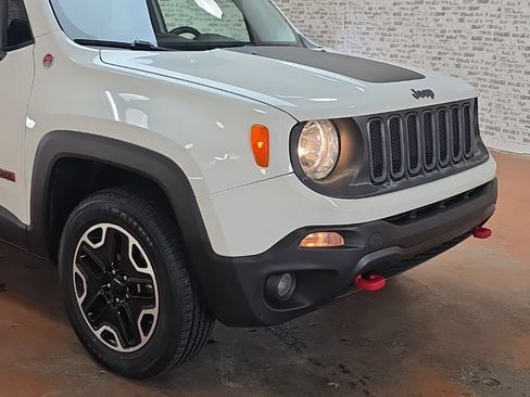 Used 2017 Jeep Renegade Trailhawk AWD/4WD image 7