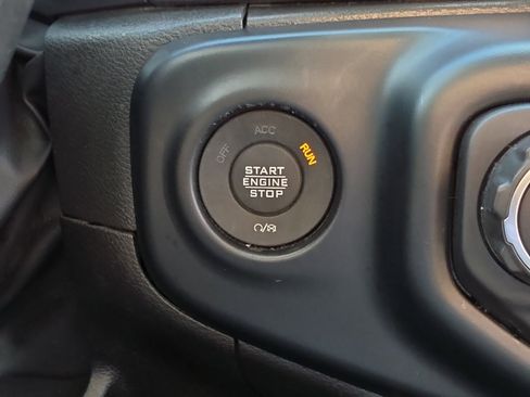 Used 2023 Jeep Gladiator Mojave AWD/4WD image 23