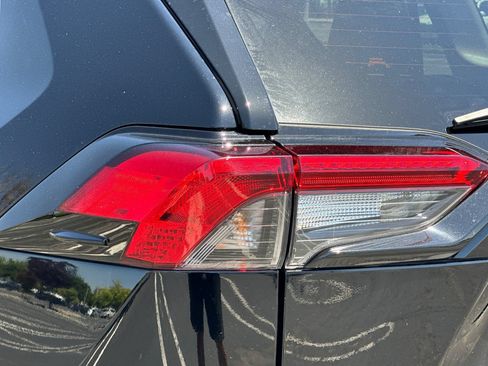 Certified 2022 Toyota RAV4 LE AWD/4WD image 48