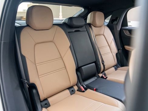 Certified 2025 Porsche Cayenne Coupe AWD/4WD image 22