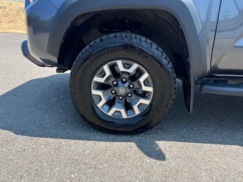 Used 2020 Toyota Tacoma TRD Off-Road w/ Blackout Package AWD/4WD image 27
