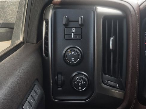 Used 2018 Chevrolet Silverado 2500 High Country w/ Duramax Plus Package image 24