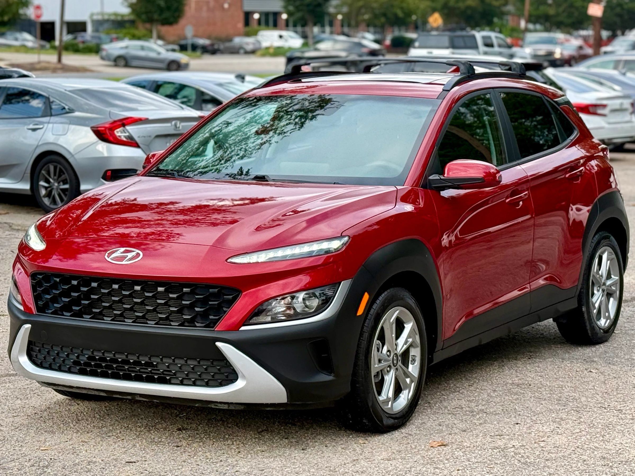 Used 2022 Hyundai Kona SEL w/ Convenience Package FWD image 2