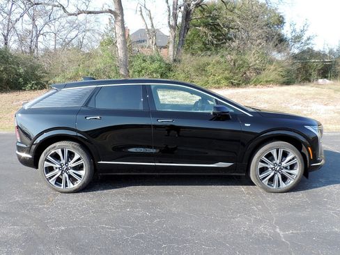 New 2026 Cadillac Optiq Luxury 2 image 4