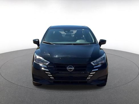 Used 2025 Nissan Versa SV image 4