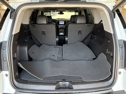 Used 2020 GMC Acadia SLT w/ Driver Alert Package II FWD image 32