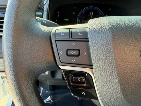 Used 2025 Toyota Camry LE image 18