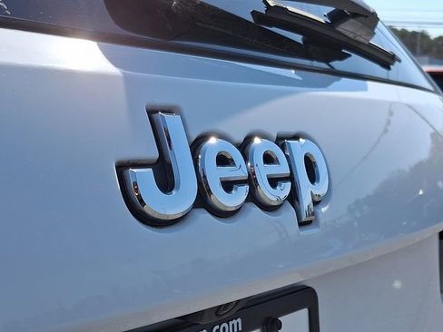 Used 2020 Jeep Grand Cherokee Laredo w/ Laredo X Package image 31