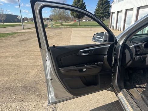 Used 2011 Chevrolet Traverse LT w/ Personal Connectivity Package AWD/4WD image 11