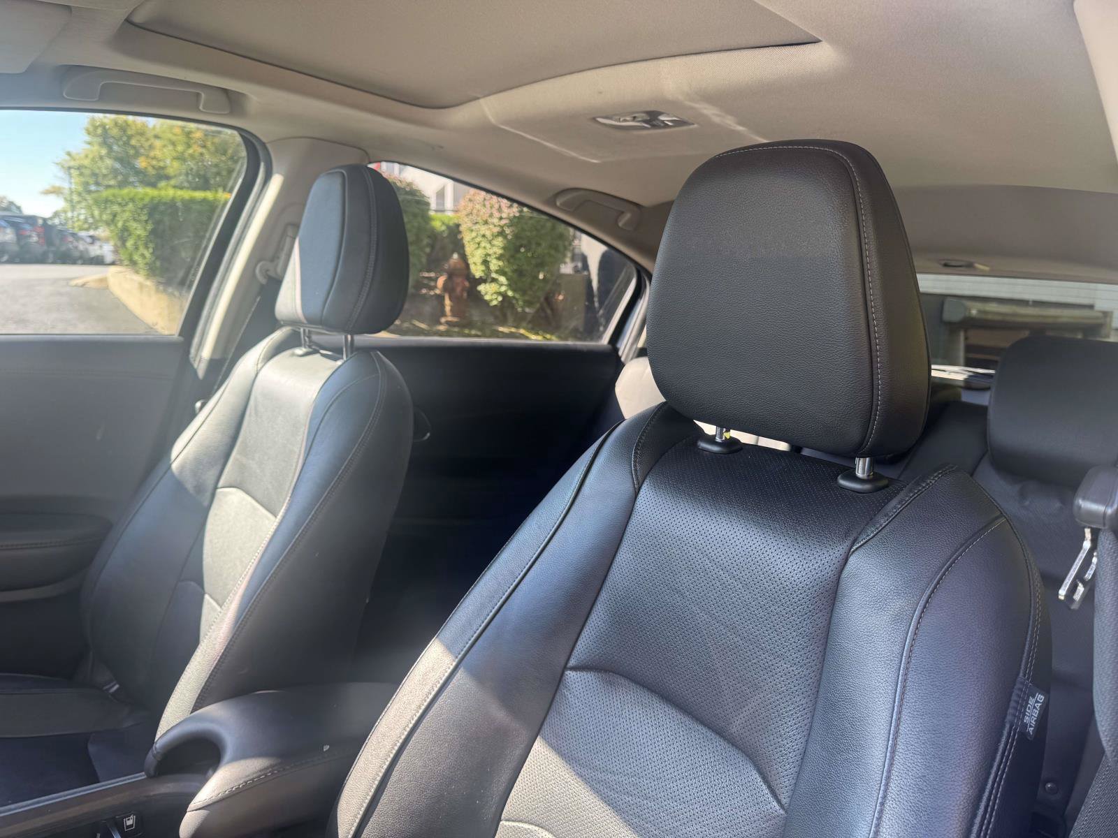 Used 2019 Honda HR-V Touring image 16