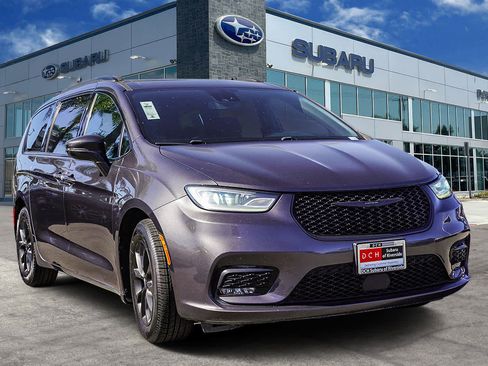 Used 2021 Chrysler Pacifica Touring w/ S Appearance Package image 3