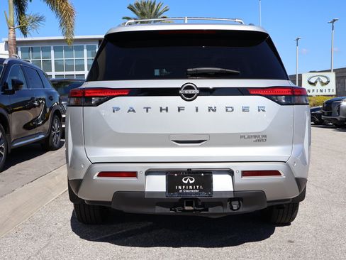 Used 2022 Nissan Pathfinder Platinum w/ Cargo Package image 8
