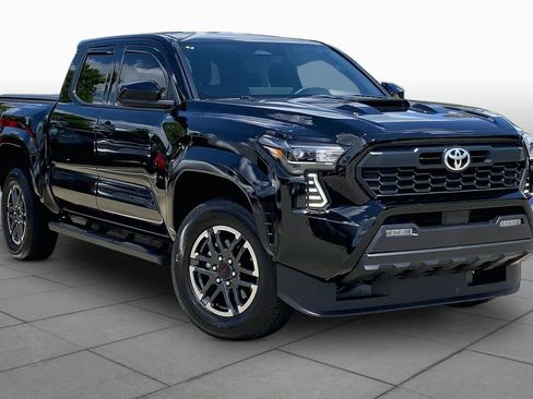 Used 2025 Toyota Tacoma TRD Sport RWD image 3