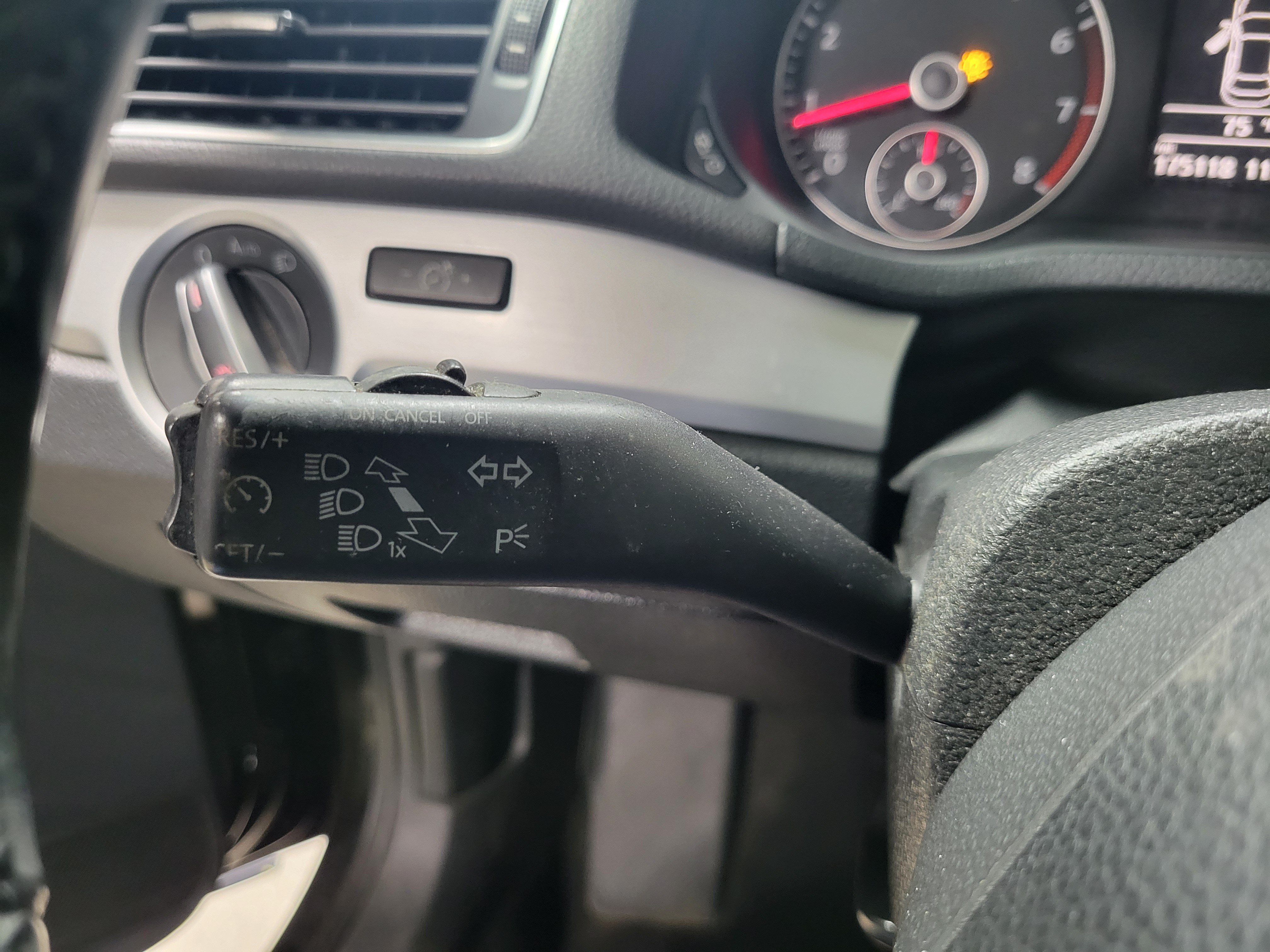 Used 2013 Volkswagen Passat 2.5 SE FWD image 29
