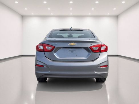 Used 2019 Chevrolet Cruze LT FWD image 3