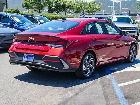 Certified 2025 Hyundai Elantra Sport FWD image 4