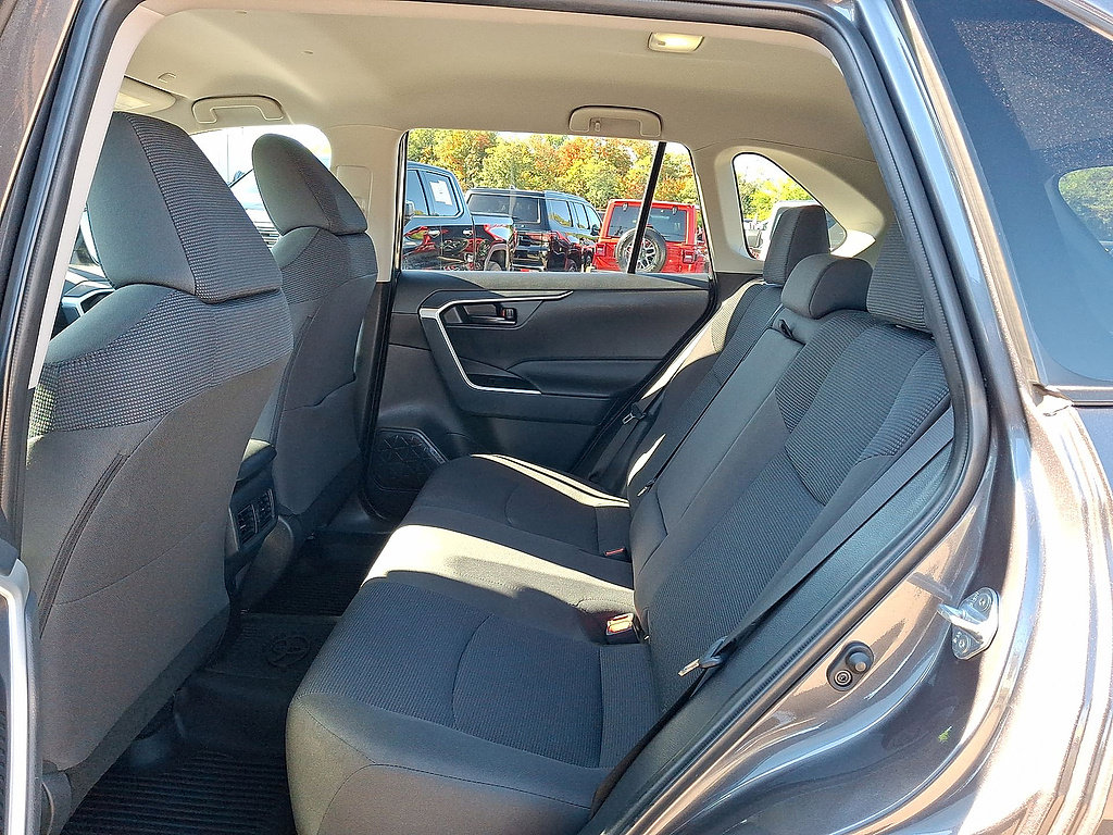 Used 2025 Toyota RAV4 LE AWD/4WD image 26