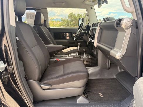 Used 2014 Toyota FJ Cruiser 4WD w/ Upgrade Package image 28