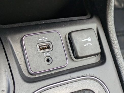 Used 2019 Jeep Cherokee Trailhawk w/ Comfort/Convenience Group image 19