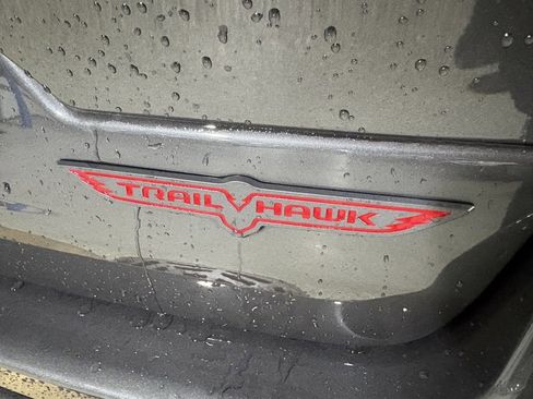 Used 2022 Jeep Grand Cherokee Trailhawk w/ Luxury Tech Group III image 29